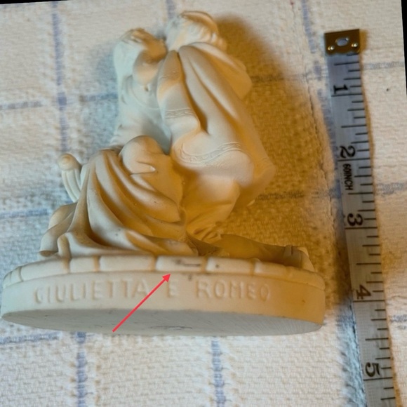 Vintage Figurine~The Kiss~Sculpture of Romeo & Juliet~Italian - Picture 3 of 3